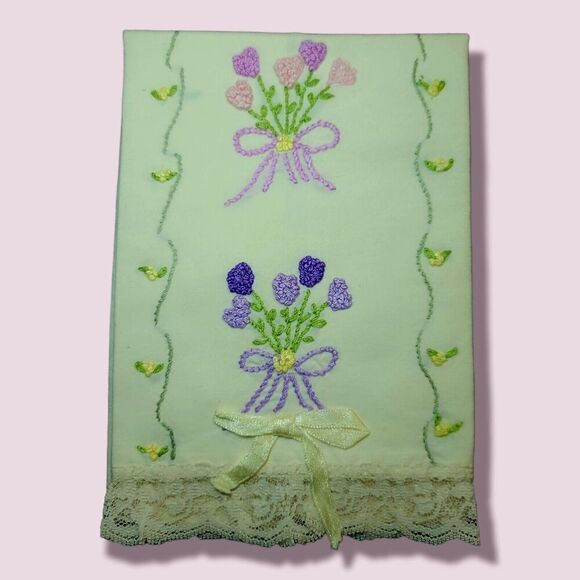 Vintage Embroidered Kitchen Hand Towel Pink Purple Flower Bouquet Laced Boarder - Picture 1 of 8